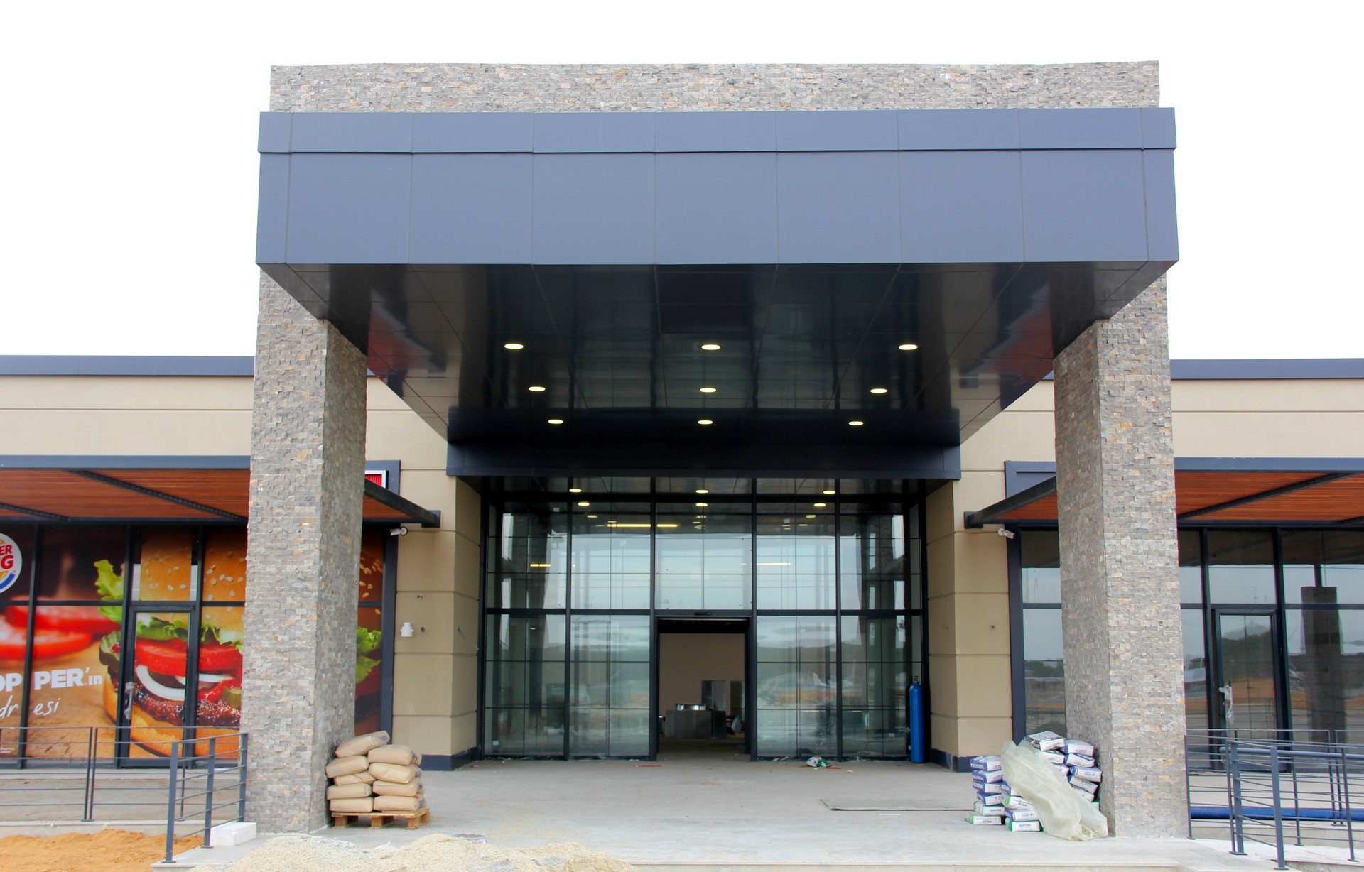 3. Köprü ve Otoyolları Projesi, Otoyol Hizmet Tesisi